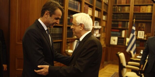 Μητσοτάκης σε Παυλόπουλο: Μόνη λύση οι εκλογές