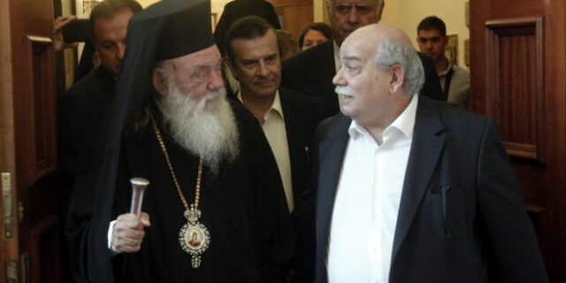 Αγιασμός με αιχμές Ιερώνυμου στη Βουλή