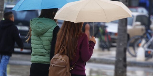 Βροχές, καταιγίδες και μικρή πτώση της θερμοκρασίας