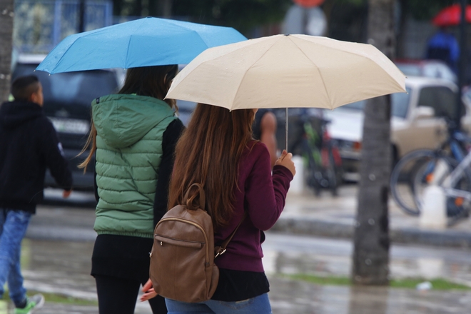 Βροχές, καταιγίδες και μικρή πτώση της θερμοκρασίας