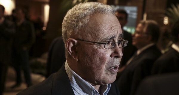 Η ατάκα Τσίπρα σε Ζουράρι για το πιάνο και τον Βαρουφάκη