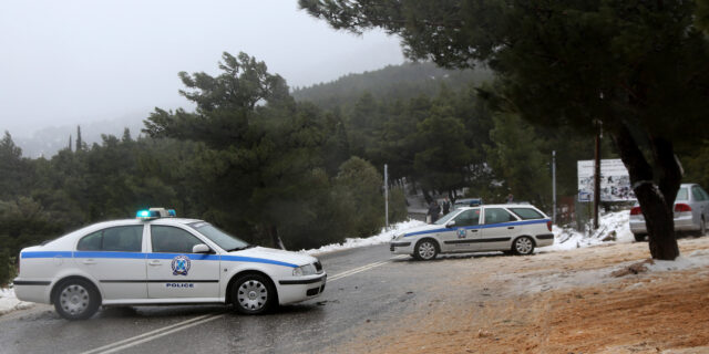 Διακόπηκε η κυκλοφορία στη Λ. Πάρνηθος από το τελεφερίκ και πάνω λόγω χιονόπτωσης
