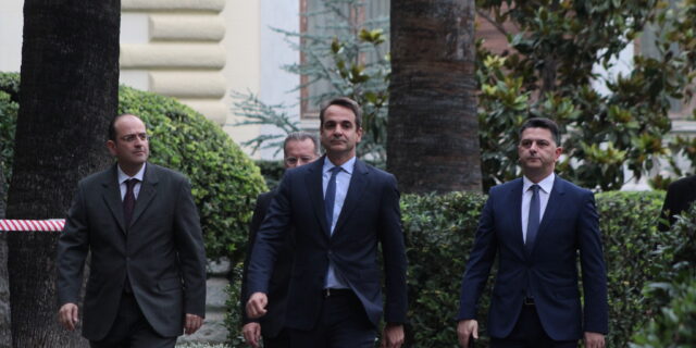 ΝΔ: Αλλαγή ατζέντας μετά τη συνάντηση Μητσοτάκη – Παυλόπουλου