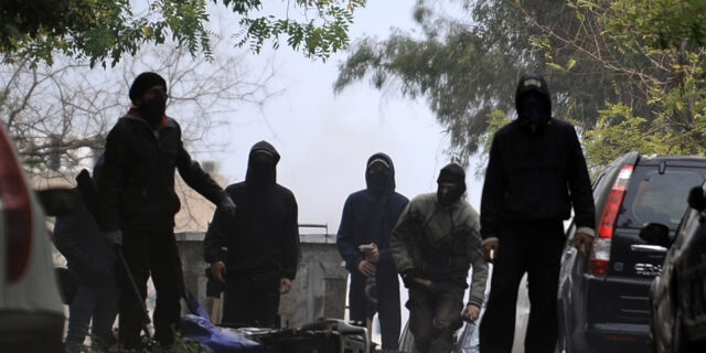 Νέα ένταση στα υπό κατάληψη Κουντουριώτικα στη Λ. Αλεξάνδρας