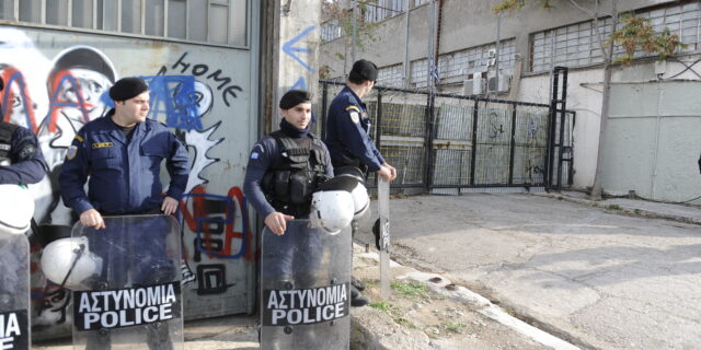 Βοτανικός: Προσήχθησαν 15 άτομα από την κατάληψη του οικοπέδου που προορίζεται για τζαμί