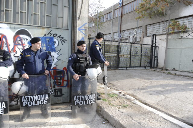 Βοτανικός: Προσήχθησαν 15 άτομα από την κατάληψη του οικοπέδου που προορίζεται για τζαμί