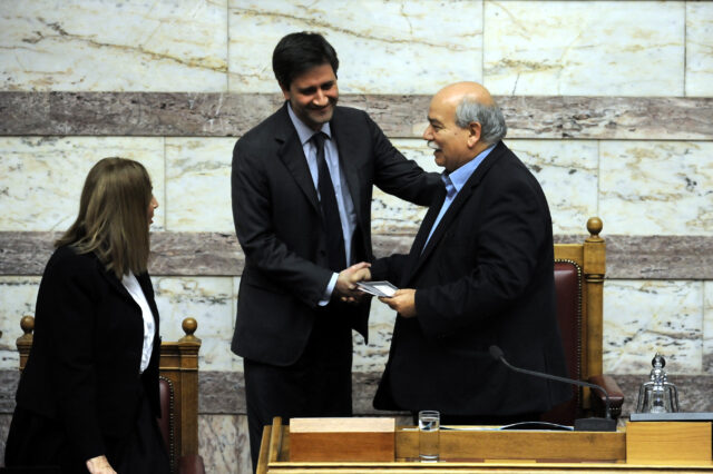 Προϋπολογισμός 2017: Κατατέθηκε στη Βουλή, ψηφίζεται στις 10/12