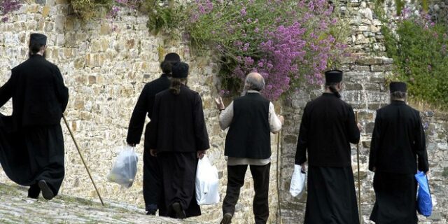 Σπείρα απατεώνων, προσποιούνταν ότι είχαν άκρες σε ΕΣΠΑ και Άγιο Όρος