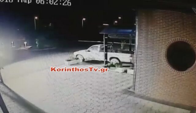 Απίστευτο βίντεο: Μπούκαραν με αγροτικό σε κατάστημα για να το ληστέψουν