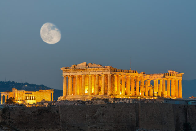 Με φόντο την Ακρόπολη αλλά και τον Τραμπ