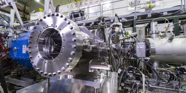 CERN: Πείραμα βελτίωσε την ακρίβεια της μέτρησης σωματιδίου της αντιύλης