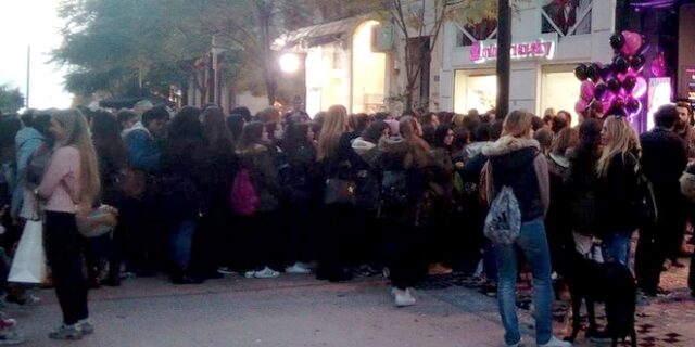 Black Friday: Ουρές για ένα δωρεάν κραγιόν στη Θεσσαλονίκη