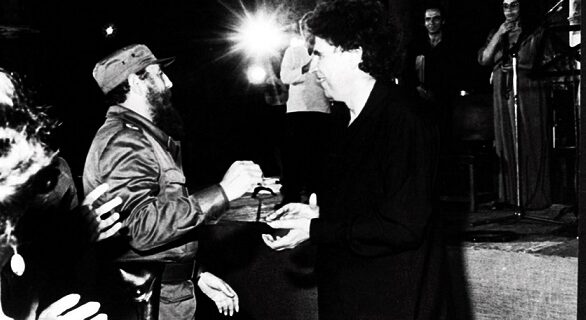 Μηχανή του Χρόνου: Γιατί ο Κάστρο έκλαψε όταν άκουσε τον Πέτρο Πανδή να τραγουδά το ‘Canto General’ του Θεοδωράκη