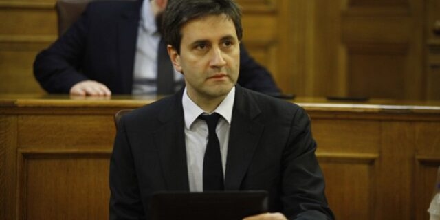 Χουλιαράκης: O Μητσοτάκης ακολουθεί το μείγμα της πολιτικής Τραμπ