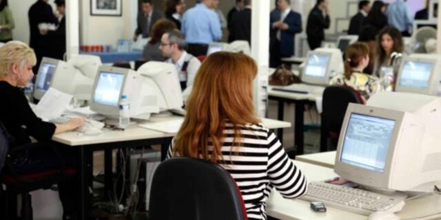 Ποιος ποντάρει σε απολύσεις στο δημόσιο;
