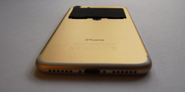 Πώς τα iPhone 7 και Galaxy S7 φορτίζουν με νερό και αλάτι