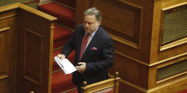 Σκληρή κόντρα Κατρούγκαλου με ΠΑΣΟΚ για το ασφαλιστικό