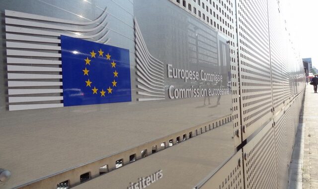 ΕΕ προς Ελλάδα: Εφαρμόστε τη νομοθεσία μας για τα ενυπόθηκα δάνεια