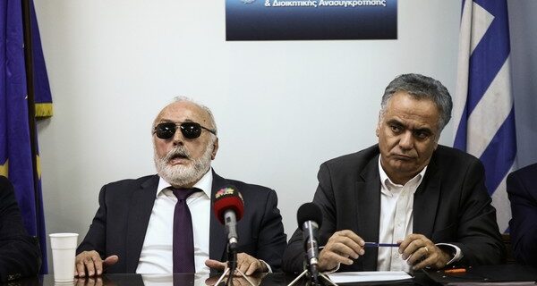 Κουρουμπλής σε Σκουρλέτη: Σου δίνουμε καλή προίκα, 8 νομοσχέδια και ένα στικάκι