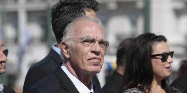 ‘Πάνω η πατρίδα, κάτω τα κόμματα’, η πασχαλινή ευχή του Β. Λεβέντη