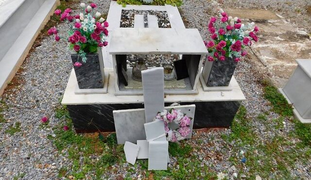 Άγνωστοι έσπασαν τα μνήματα και τους σταυρούς στο Νεκροταφείο της Μόριας