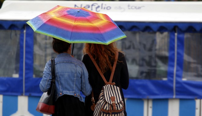 Ισχυρές καταιγίδες και χιόνια στα ορεινά
