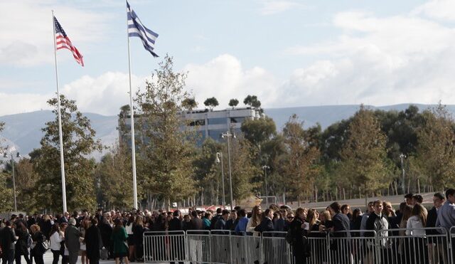 Επίσκεψη Ομπάμα: Η ουρά των σημαινόντων και ο βιαστικός Δένδιας