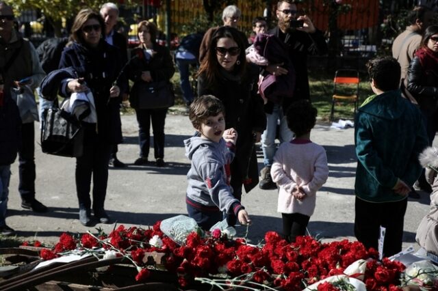 Πολυτεχνείο: Φωτογραφικά καρέ από τους εορτασμούς της 43ης επετείου στην Αθήνα