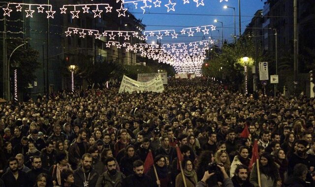 Πολυτεχνείο: Μαζική και ειρηνική η πορεία για την 43η Επέτειο