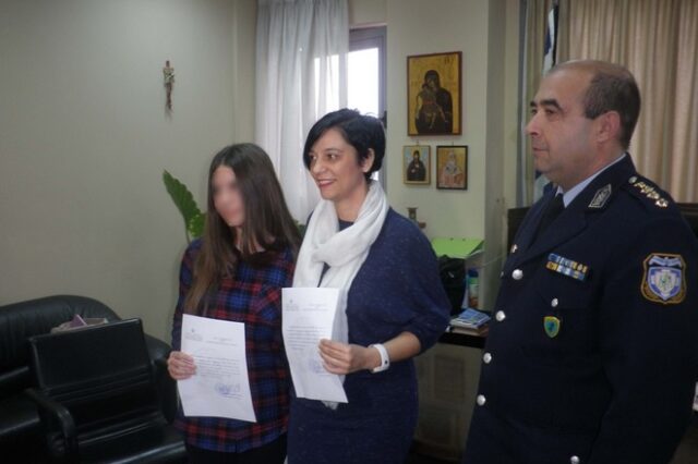 Μαθήτρια βρήκε πορτοφόλι με 3.500 ευρώ και το παρέδωσε