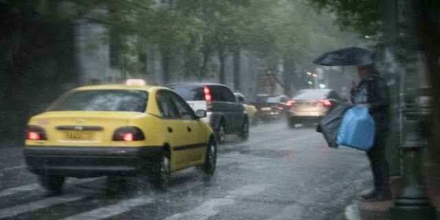 Σκηνικό βαρυχειμωνιάς με βροχές, καταιγίδες και χιόνια