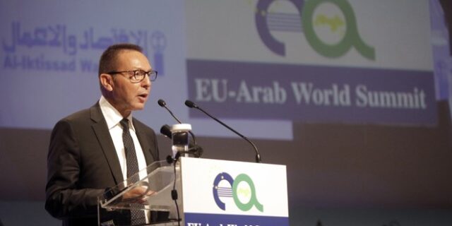 Προβλέψεις Στουρνάρα: Ανάκαμψη από το β΄ εξάμηνο του 2016 και θα συνεχιστεί