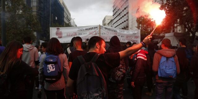 Στους δρόμους οι μαθητές όλης της χώρας. Μικροεπεισόδια στην Αθήνα