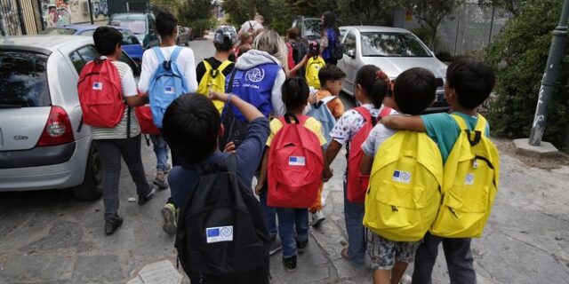 Λαμία: Με αντιδράσεις το πρώτο κουδούνι για 90 προσφυγόπουλα