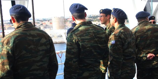 Ερώτηση της ημέρας: Συμφωνείτε ή όχι με τη στράτευση στα 18;