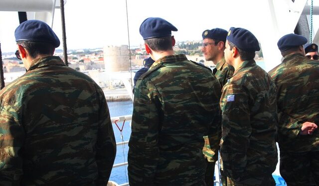 Ερώτηση της ημέρας: Συμφωνείτε ή όχι με τη στράτευση στα 18;