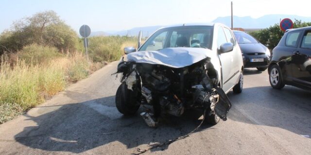 Καραμπόλα τριών αυτοκινήτων δημιούργησε ουρά χιλιομέτρων