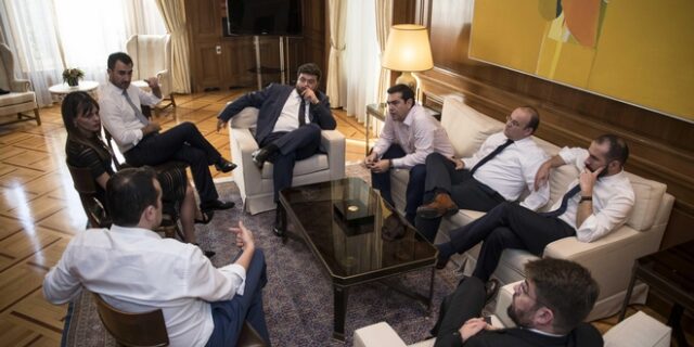 Συνάντηση Τσίπρα στο Μαξίμου με τους ‘νέους’ της κυβέρνησης