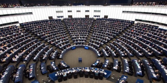 Επιστολή σε Ντάισελμπλουμ από ευρωβουλευτές: Δίκαιη και αναγκαία η απαίτηση της Ελλάδας για ελάφρυνση χρέους