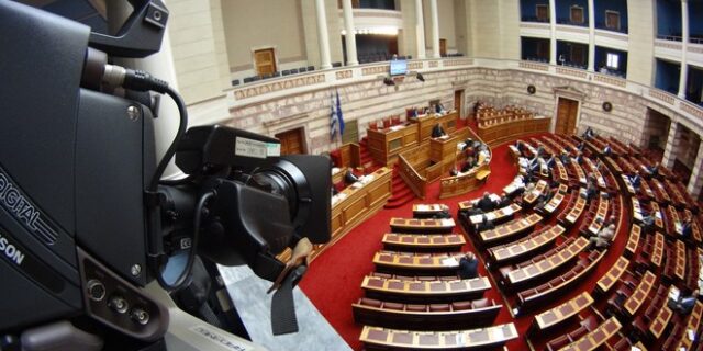 ΠΑΣΟΚ και Ποτάμι περιπλέκουν τα πράγματα για ΕΣΡ