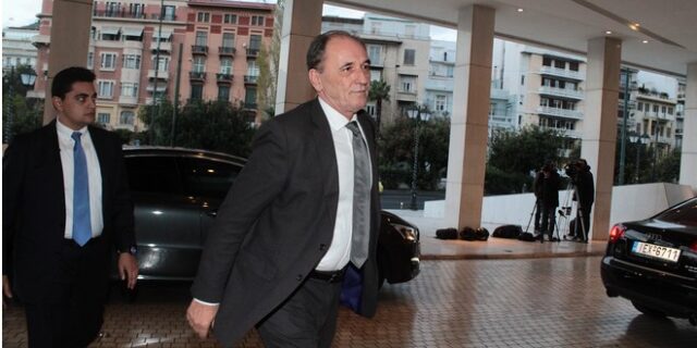 Μελετούν φόρμουλα για το κούρεμα των οφειλών προς το δημόσιο