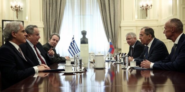 Κοτζιάς – Λαβρόφ: Πολιτικός διάλογος στη βάση αμοιβαίας εμπιστοσύνης