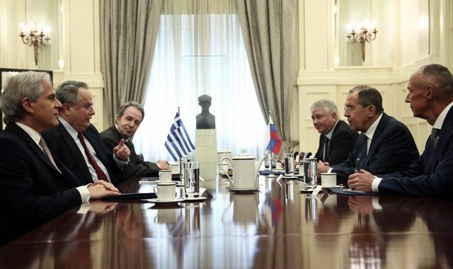 Κοτζιάς – Λαβρόφ: Πολιτικός διάλογος στη βάση αμοιβαίας εμπιστοσύνης