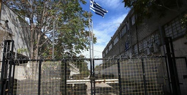 Κατάληψη στο Βοτανικό: Ακροδεξιούς βλέπει ο ΣΥΡΙΖΑ, ‘Μπαλτάκους’ της κυβέρνησης το ΠΑΣΟΚ