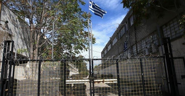 Κατάληψη στο Βοτανικό: Ακροδεξιούς βλέπει ο ΣΥΡΙΖΑ, ‘Μπαλτάκους’ της κυβέρνησης το ΠΑΣΟΚ