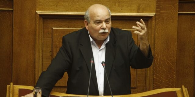 Βούτσης: Επαρκείς οι τέσσερις τηλεοπτικές άδειες