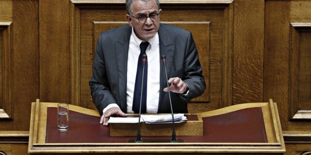 Μουζάλας: Σταδιακά και διακριτικά ο απεγκλωβισμός προσφύγων από τα νησιά