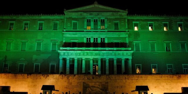 ‘Πρασίνισε’ η Βουλή