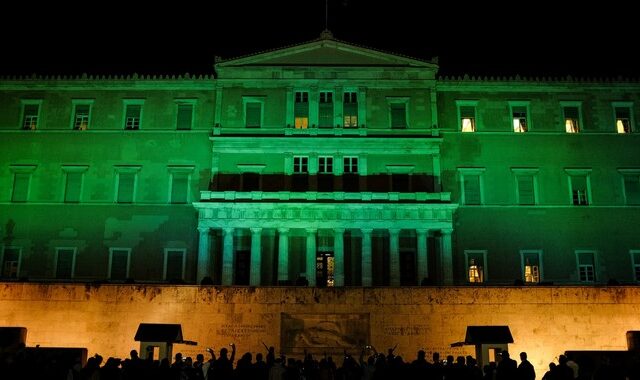 ‘Πρασίνισε’ η Βουλή