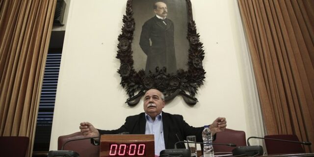 Βούτσης για ΕΣΡ: Λευκός καπνός σήμερα ή τέλος